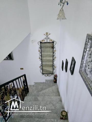 À Vendre : Superbe Villa de Style Américain sur Trois Niveaux.