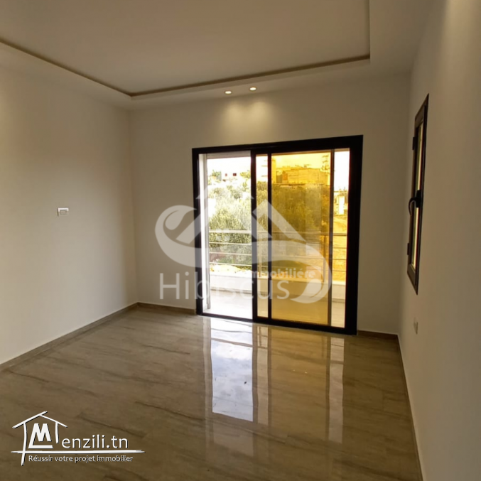 Une superbe villa S+4, dotée d'un petit jardin et d'une piscine privée, située à Hamma...