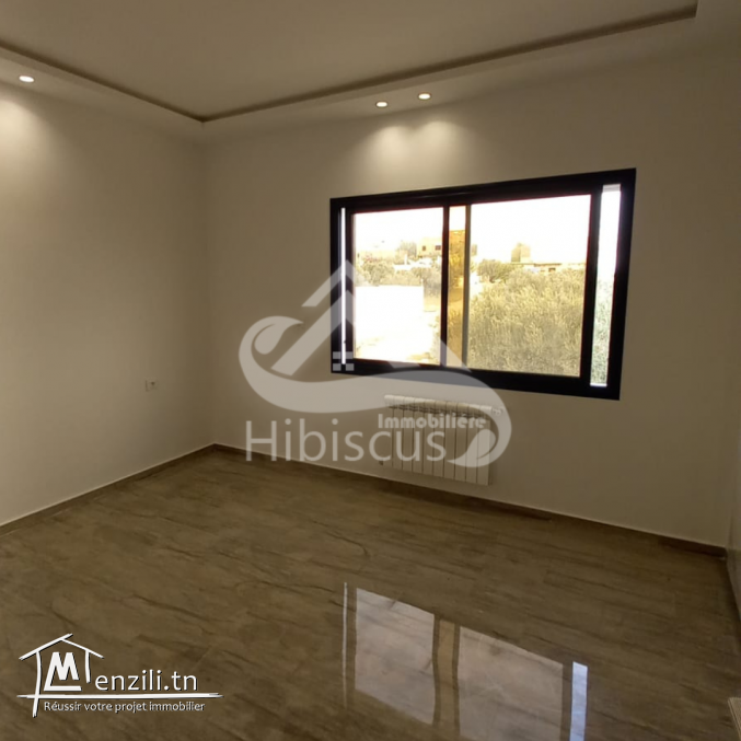 Une superbe villa S+4, dotée d'un petit jardin et d'une piscine privée, située à Hamma...