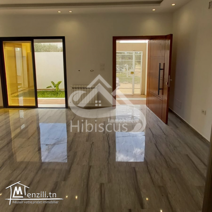 Une superbe villa S+4, dotée d'un petit jardin et d'une piscine privée, située à Hamma...