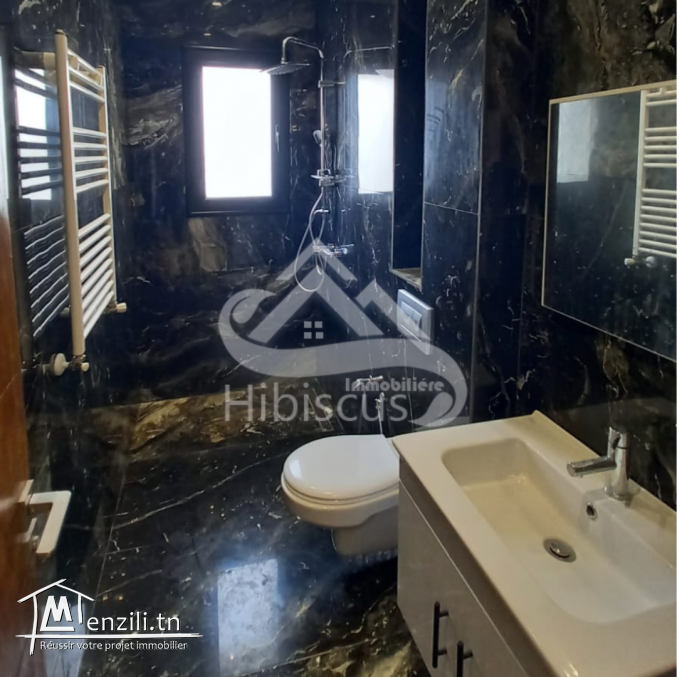 Une superbe villa S+4, dotée d'un petit jardin et d'une piscine privée, située à Hamma...