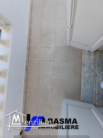 Un immeuble de sept appartement de type s+2