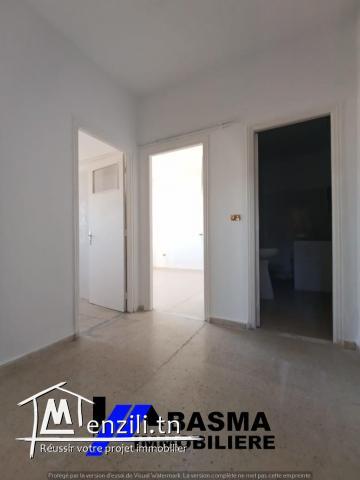 Un immeuble de sept appartement de type s+2