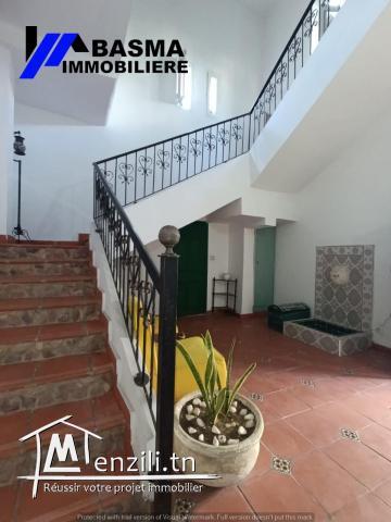 Une villa s+8 de 380m² à vendre situé à Hay zahra