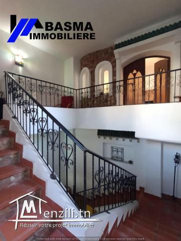 Une villa s+8 de 380m² à vendre situé à Hay zahra