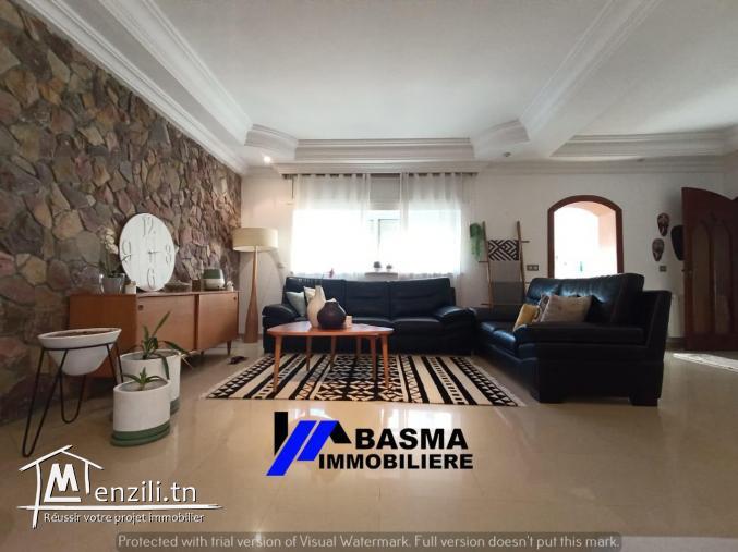 Une villa s+8 de 380m² à vendre situé à Hay zahra