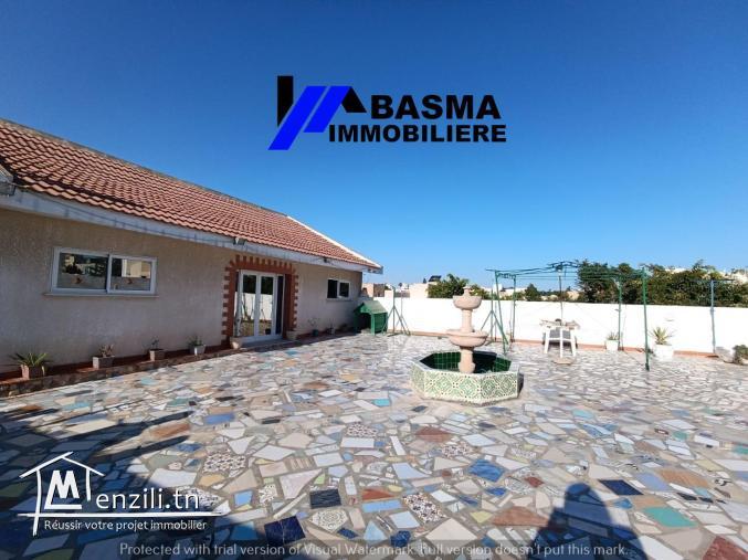 Une villa s+8 de 380m² à vendre situé à Hay zahra