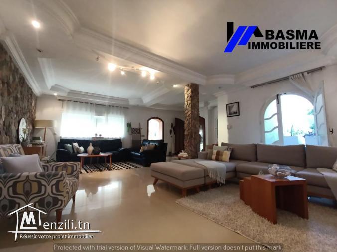 Une villa s+8 de 380m² à vendre situé à Hay zahra