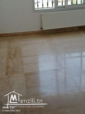 Appartement S+3 en excellent état