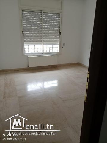 Appartement S+3 en excellent état