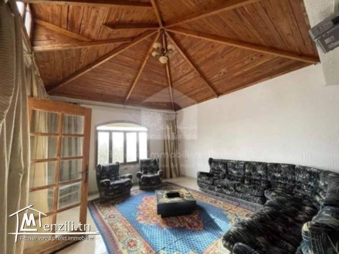 A Louer (par jour ) une villa S3 avec piscine situé à tantana chatt Mariem