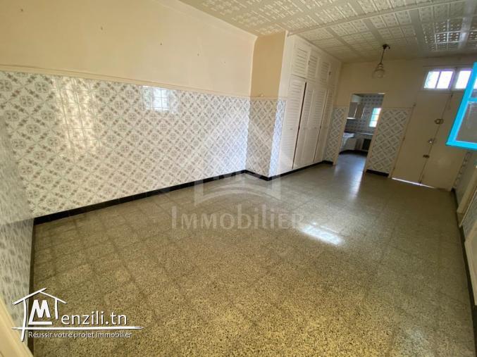 Une maison arabe S+3 avec patio et jardin à vendre à Nabeul 51355351