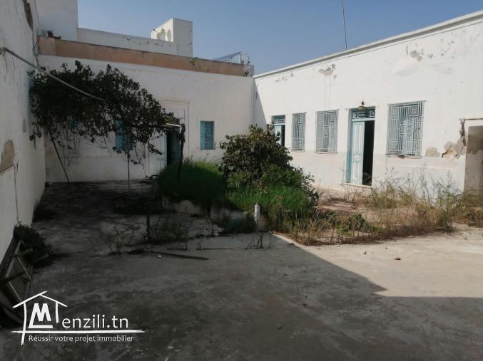 دار عربي كبيرة للبيع وسط قصورالساف ولاية مهدية