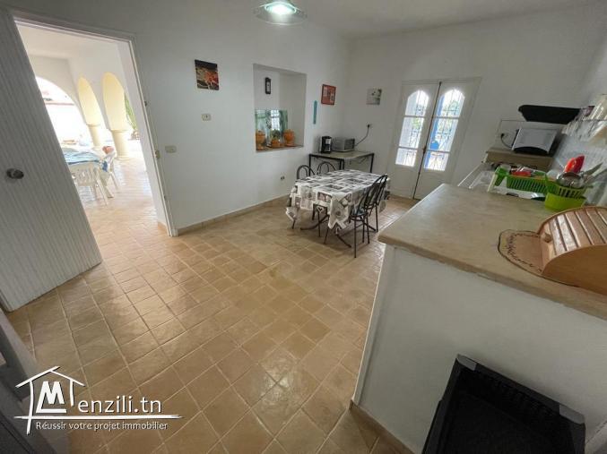 Jolie villa style djerbienne 3 suites avec piscine située sur la zone touristique