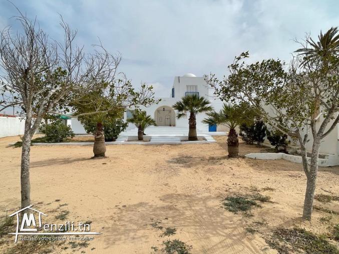 Jolie villa style djerbienne 3 suites avec piscine située sur la zone touristique