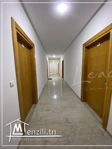 Bureau commercial à vendre dans une zone commerciale et stratégique : Barakat Al Sahel