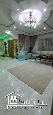 A Vendre Villa élégante avec jardin et jacuzzi à Akouda