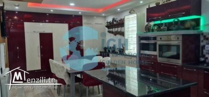 A Vendre Villa élégante avec jardin et jacuzzi à Akouda