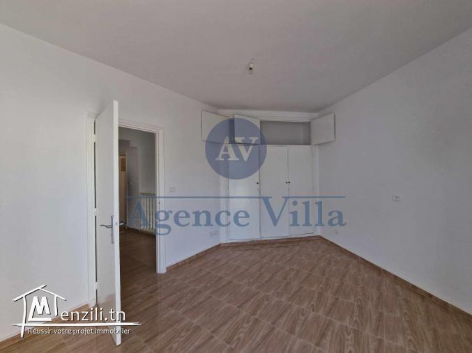 villa s+5 avec piscine a la marsa