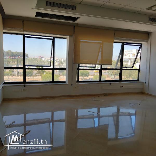 Spacieux immeuble HS 3500 m² au Berge du lac 1