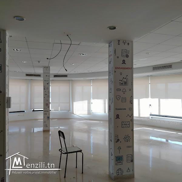 Spacieux immeuble HS 3500 m² au Berge du lac 1