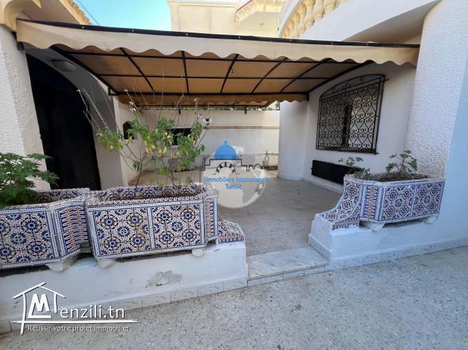 A louer un étage de villa à Khzema