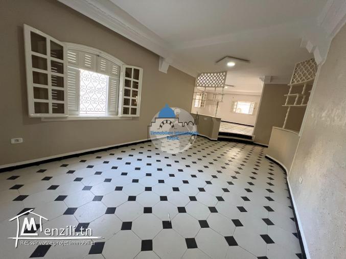 A louer un étage de villa à Khzema