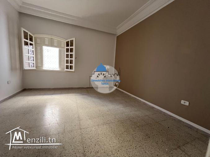 A louer un étage de villa à Khzema