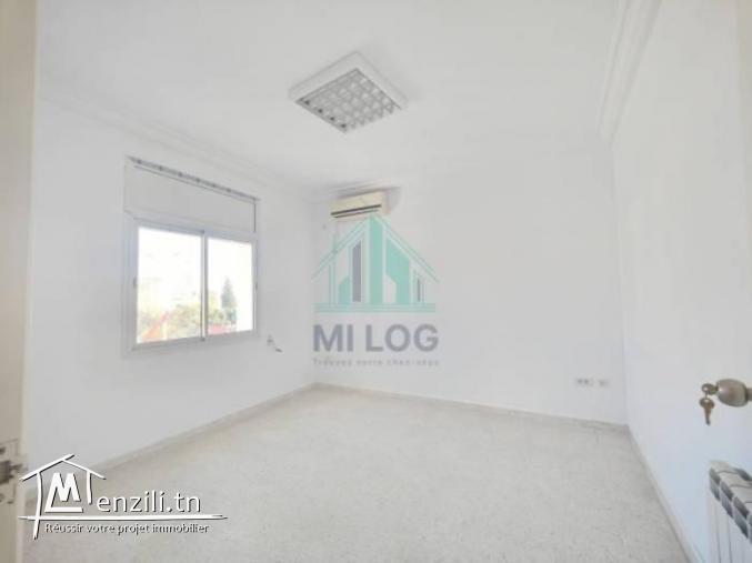 Un Hall 5 de 200 m² à Nouvelle Medina