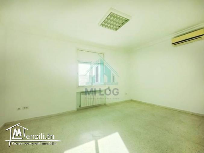 Un Hall 5 de 200 m² à Nouvelle Medina