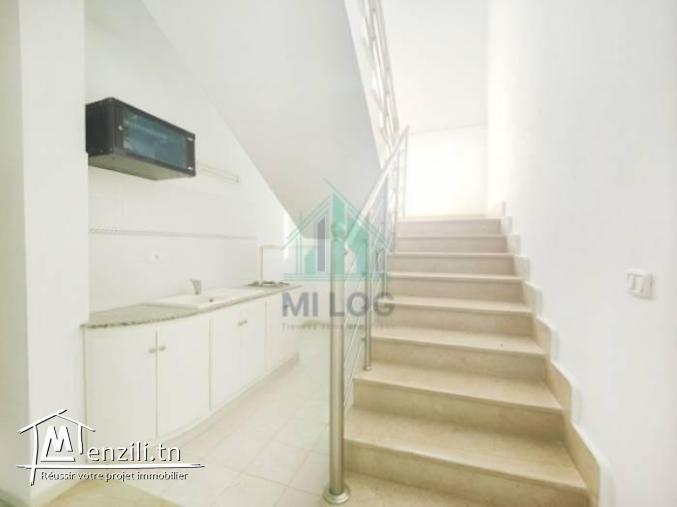 Un Hall 5 de 200 m² à Nouvelle Medina