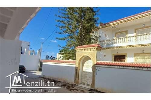 À vendre une villa  sur un terrain de 370 m² à Skanes Monastir