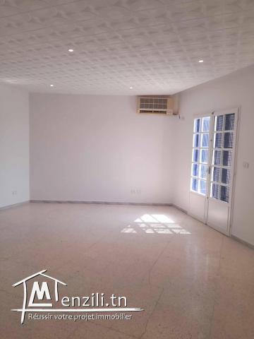 A Louer un TRIPLEX S+5 à Manar 1