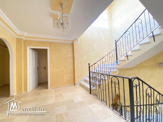 Villa de 480m² à proximité de la mer