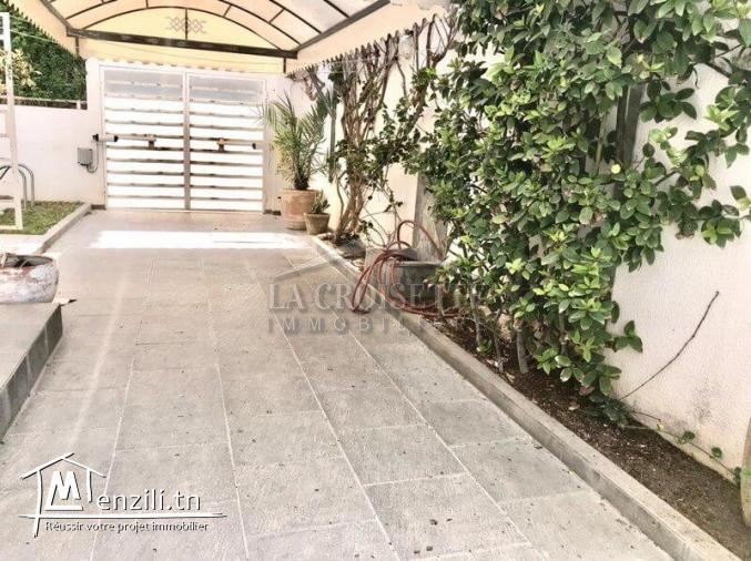 Villa S+4 avec piscine à La Marsa ZDL0350