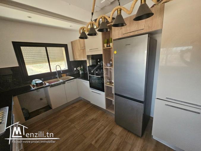 Une propriété bâtie sur trois niveaux à vendre à Hammamet Sud