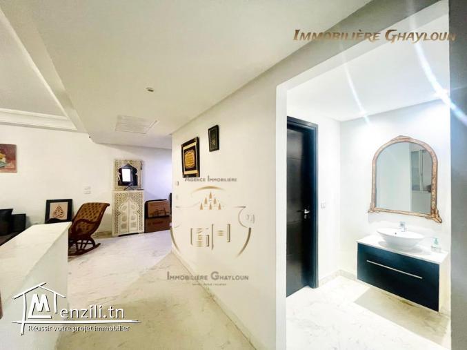 luxueux S+3 meublé  à Ennasr 2