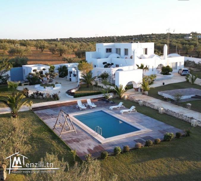 Une villa toute neuve avec piscine à vendre à Hammamet Sud