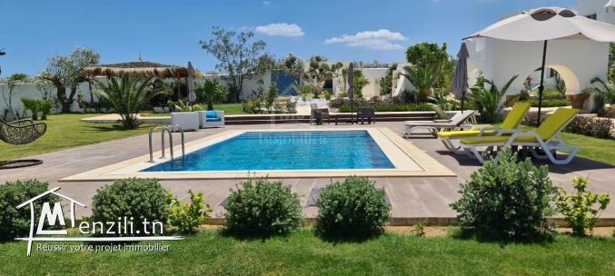 Une villa toute neuve avec piscine à vendre à Hammamet Sud