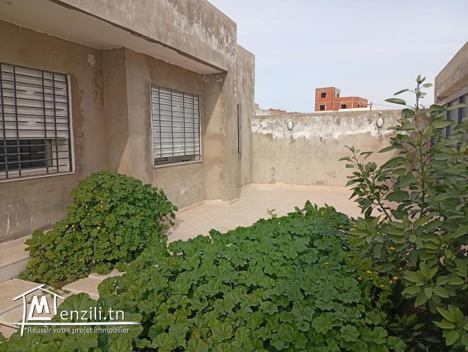 Villa à vendre  a proximité de l'autoroute et du magasin général.