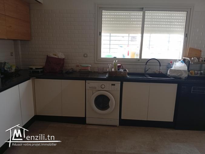 Villa à vendre  a proximité de l'autoroute et du magasin général.