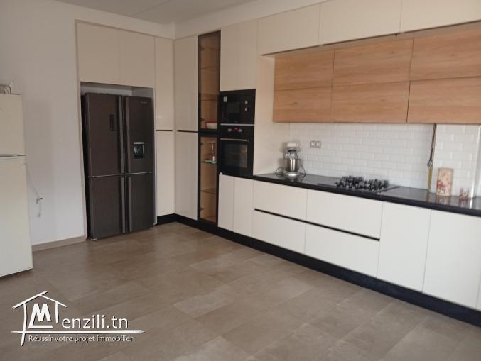 Villa à vendre  a proximité de l'autoroute et du magasin général.