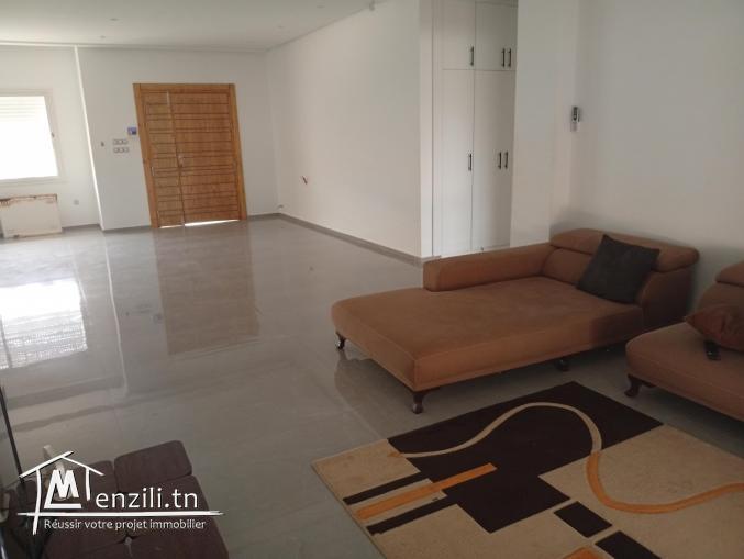 Villa à vendre  a proximité de l'autoroute et du magasin général.