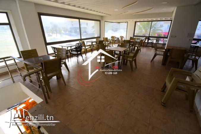 à vendre local commercial et deux appts sur la route principale