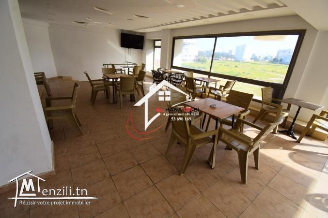 à vendre local commercial et deux appts sur la route principale