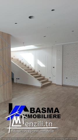 Un local commercial à louer située à khzema