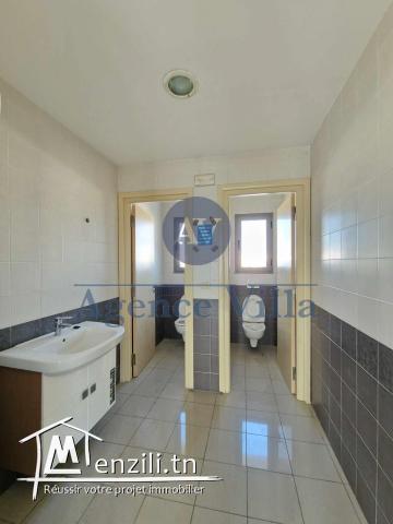 un étage de 250m² au lac 1