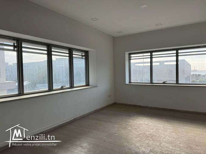 Super bureau 1410 m² au lac 3 kram