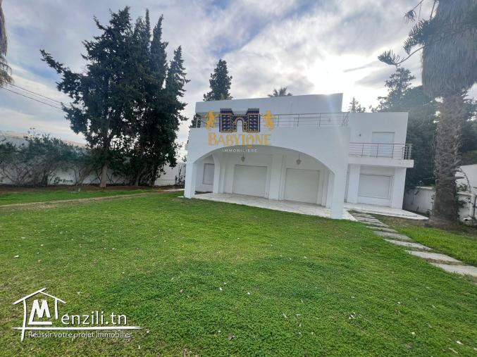 A louer une villa avec piscine à la soukra