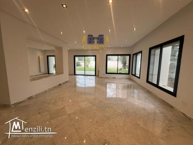 A louer une villa avec piscine à la soukra